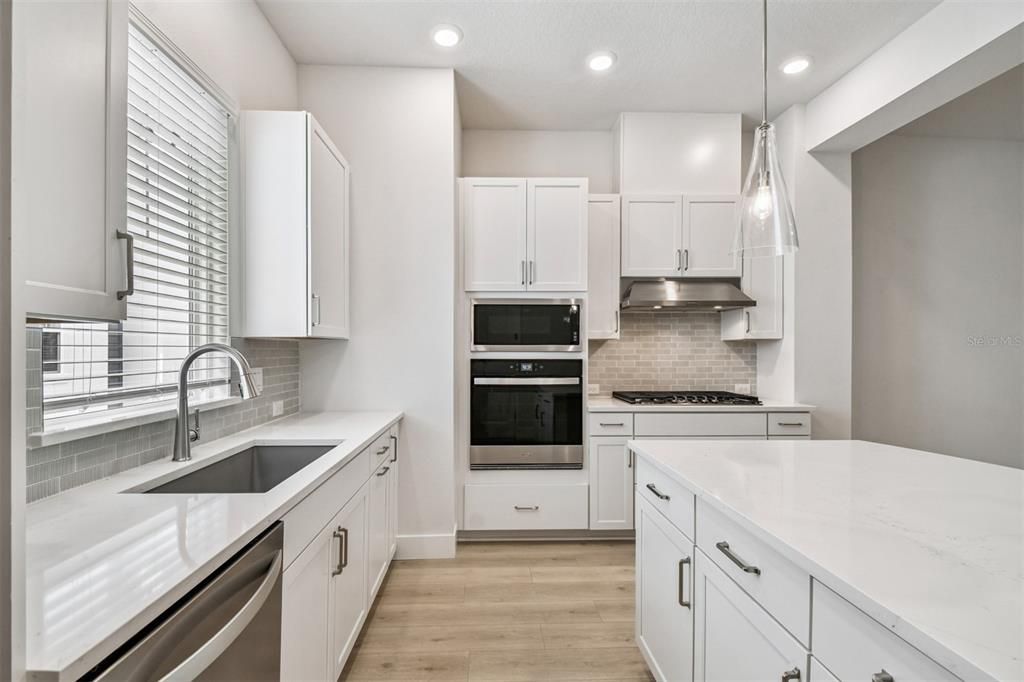 合同活跃: $499,990 (3 贝兹, 3 浴室, 1952 平方英尺)