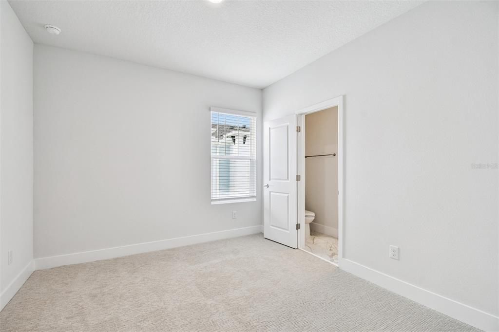 合同活跃: $499,990 (3 贝兹, 3 浴室, 1952 平方英尺)