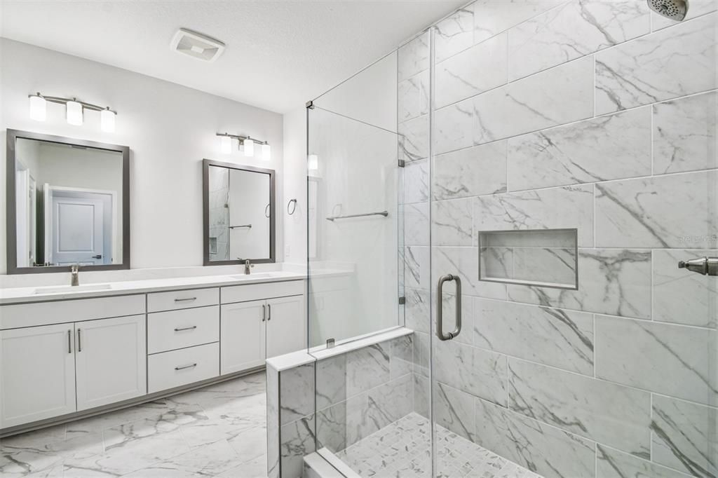 合同活跃: $499,990 (3 贝兹, 3 浴室, 1952 平方英尺)