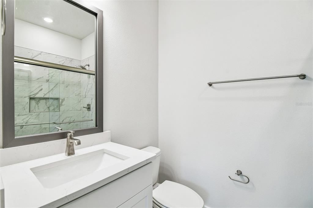 合同活跃: $499,990 (3 贝兹, 3 浴室, 1952 平方英尺)