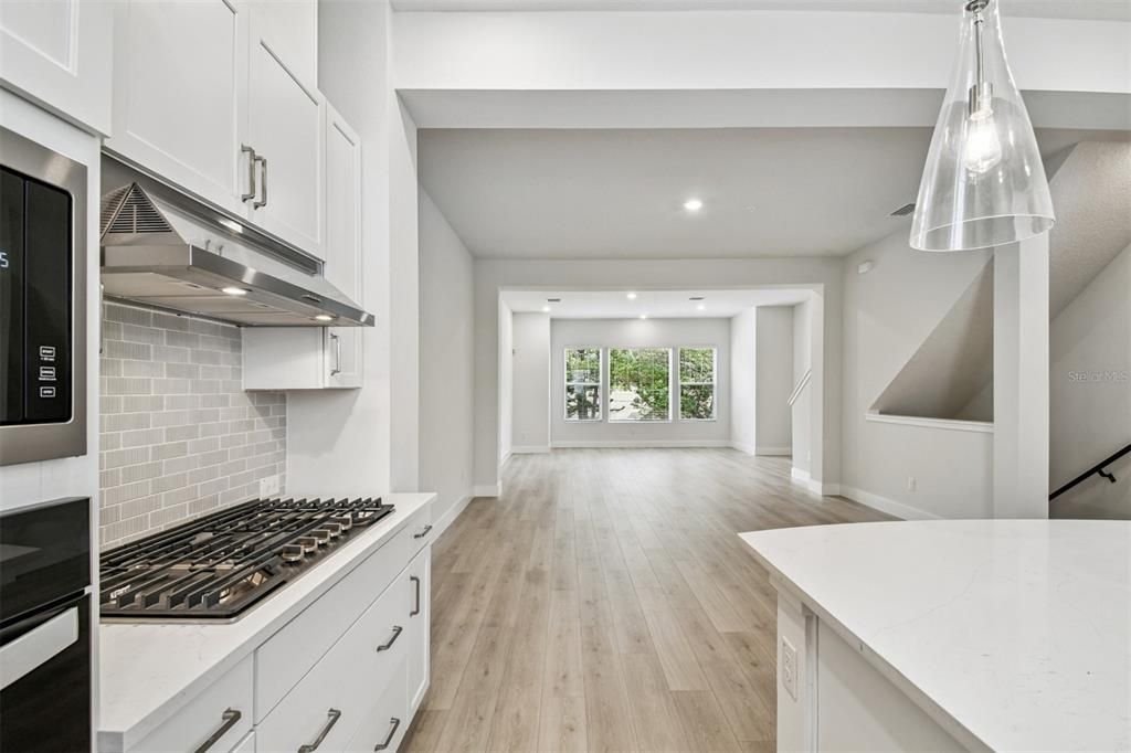 合同活跃: $499,990 (3 贝兹, 3 浴室, 1952 平方英尺)