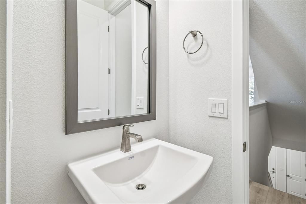 合同活跃: $499,990 (3 贝兹, 3 浴室, 1952 平方英尺)