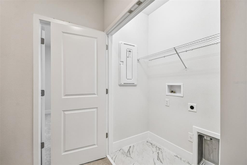 合同活跃: $499,990 (3 贝兹, 3 浴室, 1952 平方英尺)