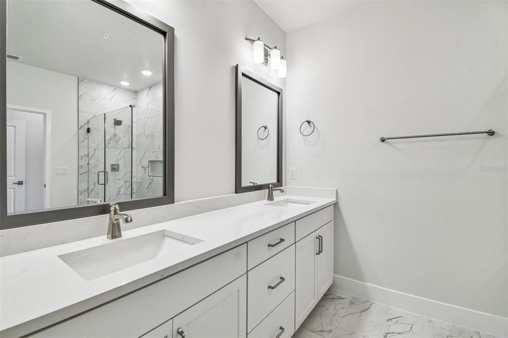 合同活跃: $499,990 (3 贝兹, 3 浴室, 1952 平方英尺)