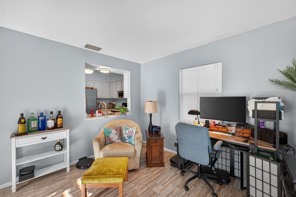 Active With Contract: $400,000 (2 beds, 2 baths, 1172 Square Feet)