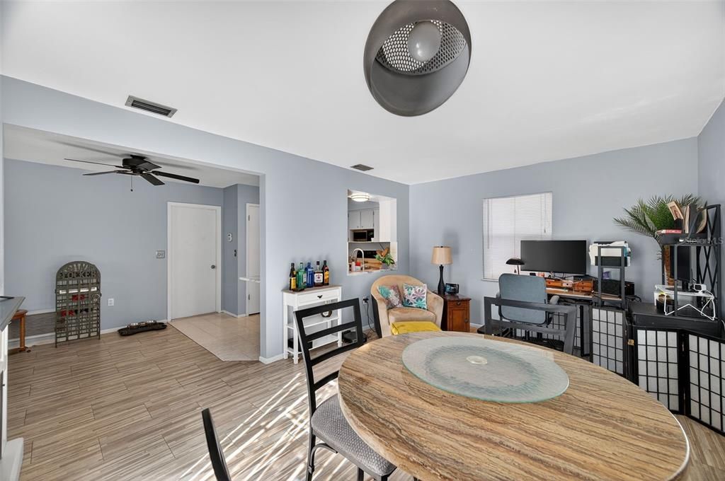 Active With Contract: $400,000 (2 beds, 2 baths, 1172 Square Feet)