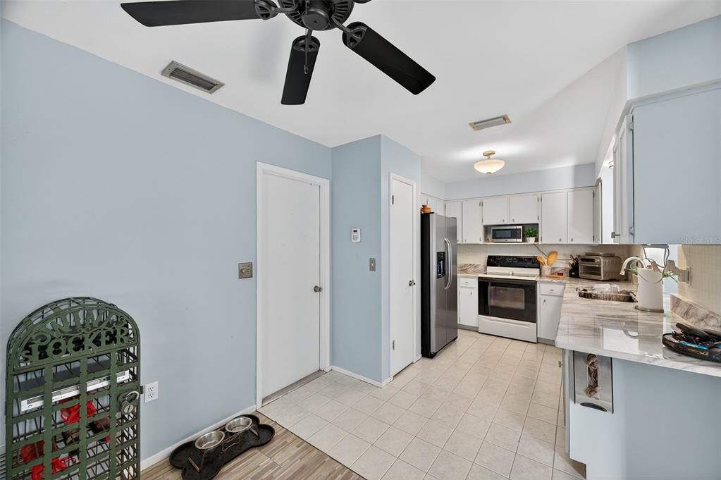 Active With Contract: $400,000 (2 beds, 2 baths, 1172 Square Feet)