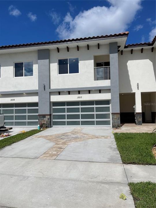 For Rent: $2,600 (4 beds, 3 baths, 2224 Square Feet)