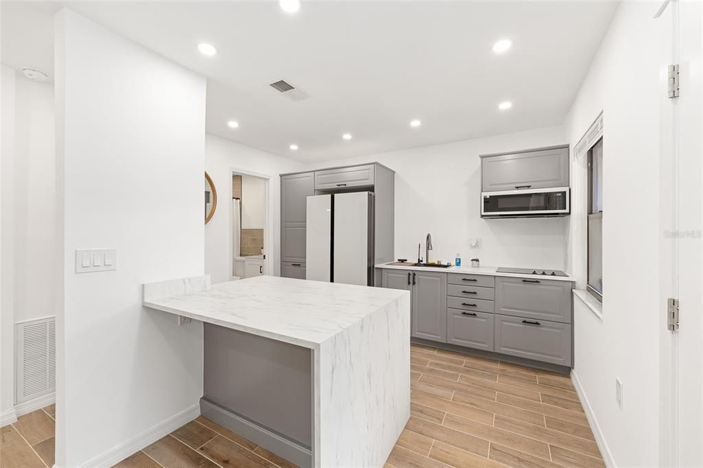 For Sale: $115,000 (1 beds, 1 baths, 462 Square Feet)