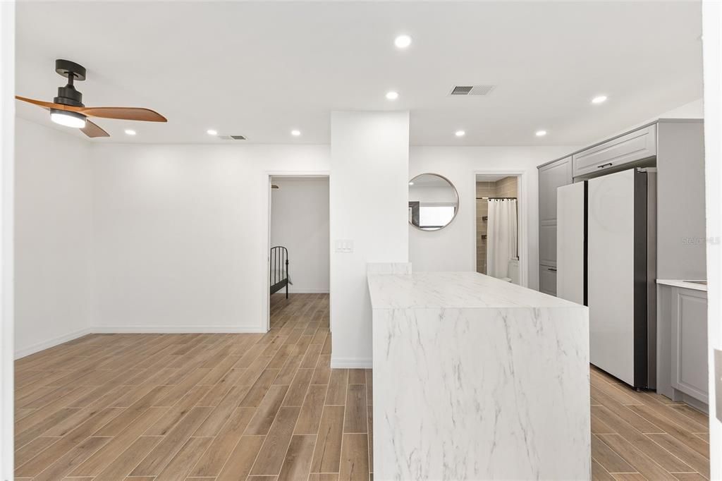 For Sale: $115,000 (1 beds, 1 baths, 462 Square Feet)