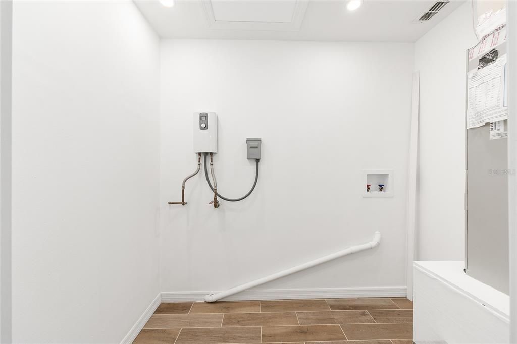 For Sale: $115,000 (1 beds, 1 baths, 462 Square Feet)