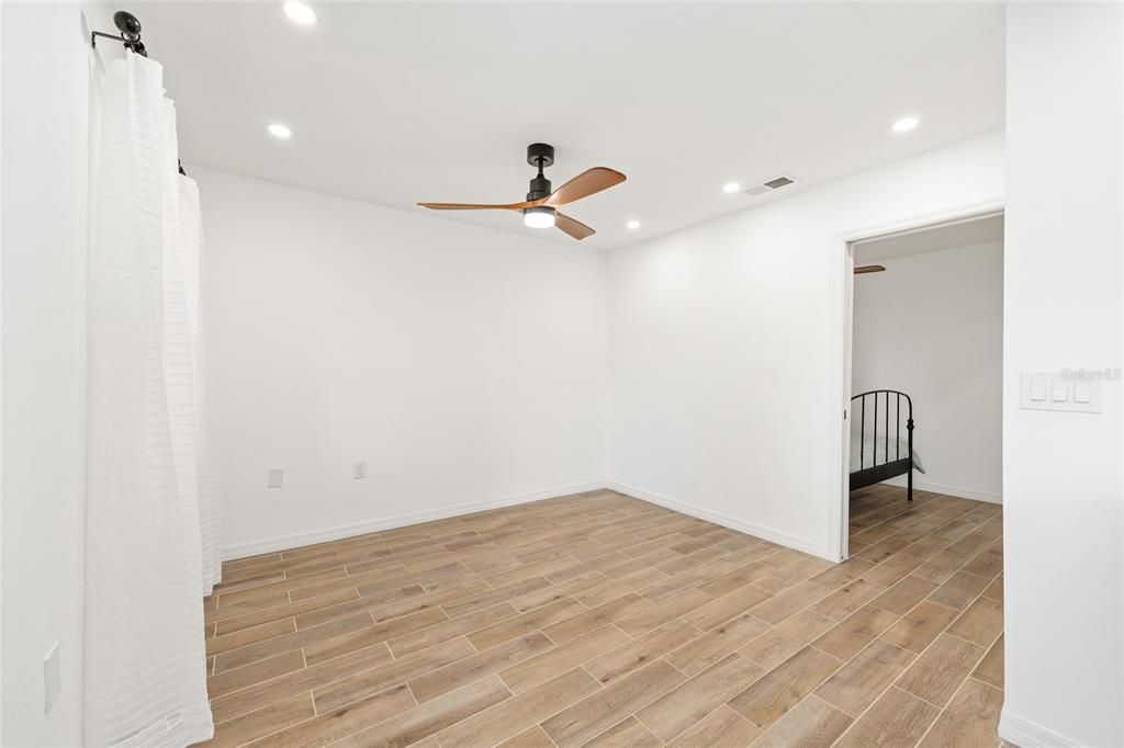 For Sale: $115,000 (1 beds, 1 baths, 462 Square Feet)