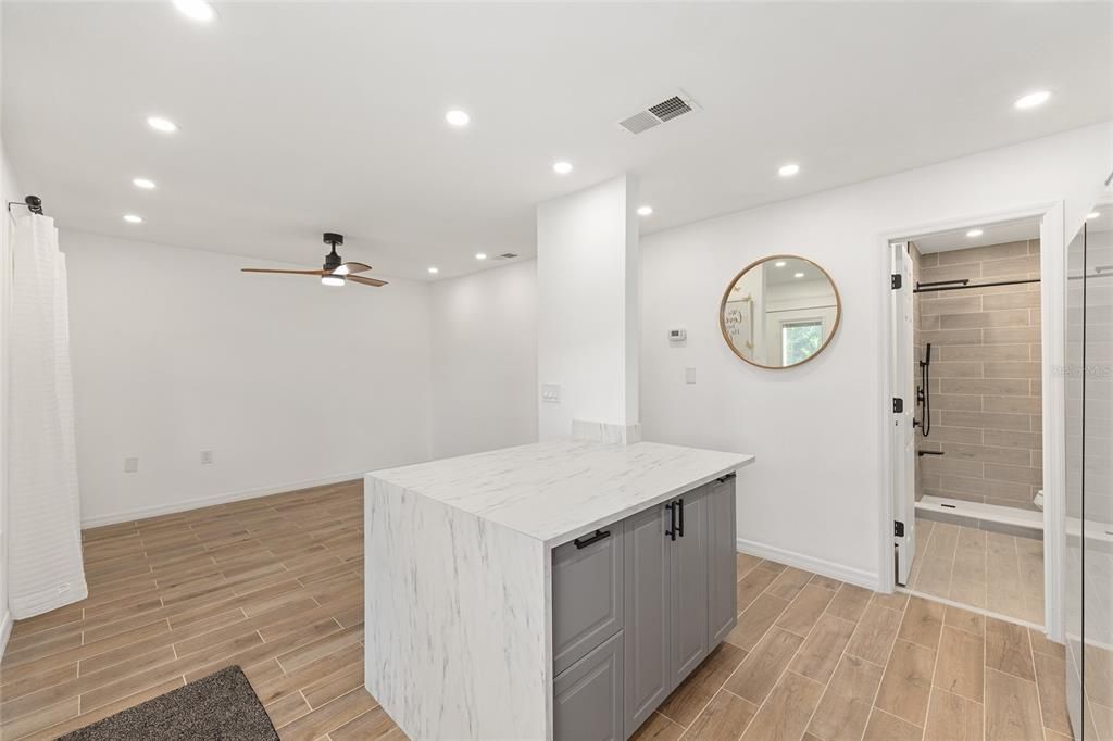 For Sale: $115,000 (1 beds, 1 baths, 462 Square Feet)