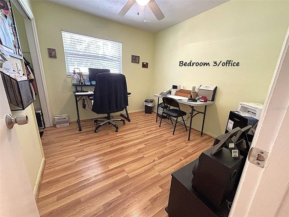 待售: $240,000 (3 贝兹, 2 浴室, 1024 平方英尺)