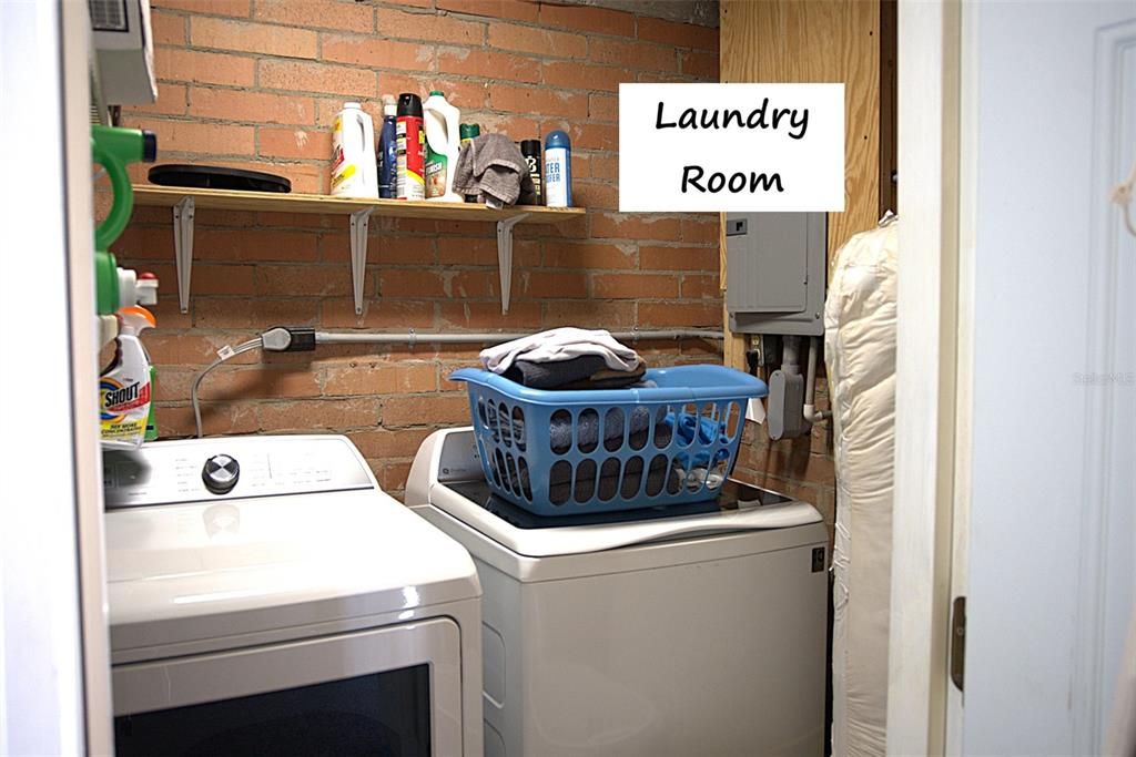 待售: $240,000 (3 贝兹, 2 浴室, 1024 平方英尺)