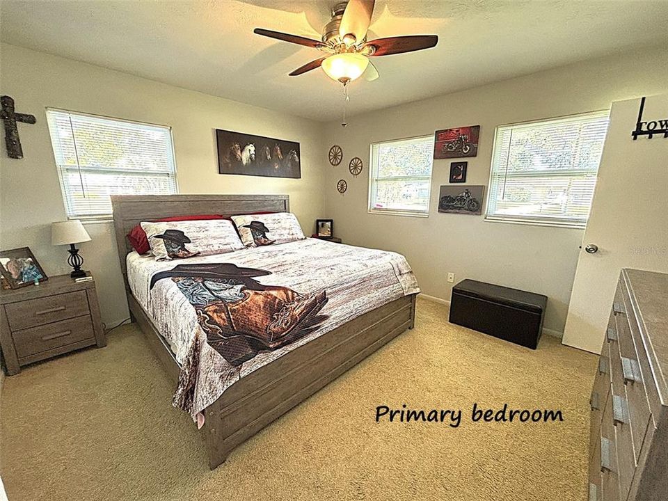 待售: $240,000 (3 贝兹, 2 浴室, 1024 平方英尺)