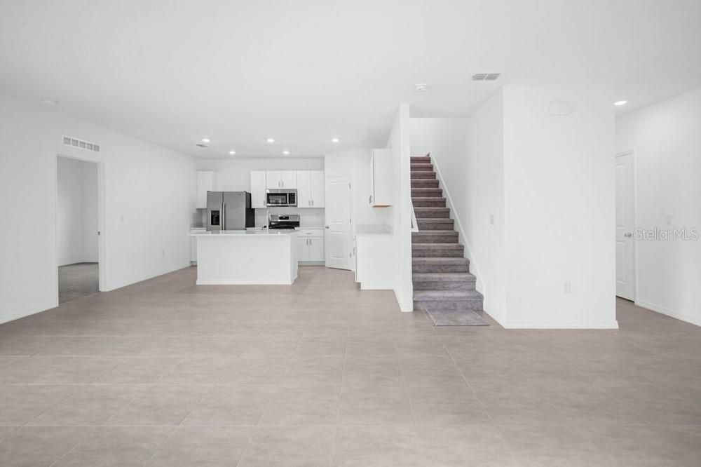 Под контрактом: $379,000 (5 спален, 3 ванн, 2517 Квадратных фут)