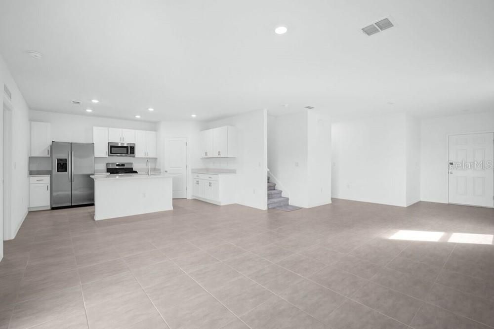 Под контрактом: $379,000 (5 спален, 3 ванн, 2517 Квадратных фут)