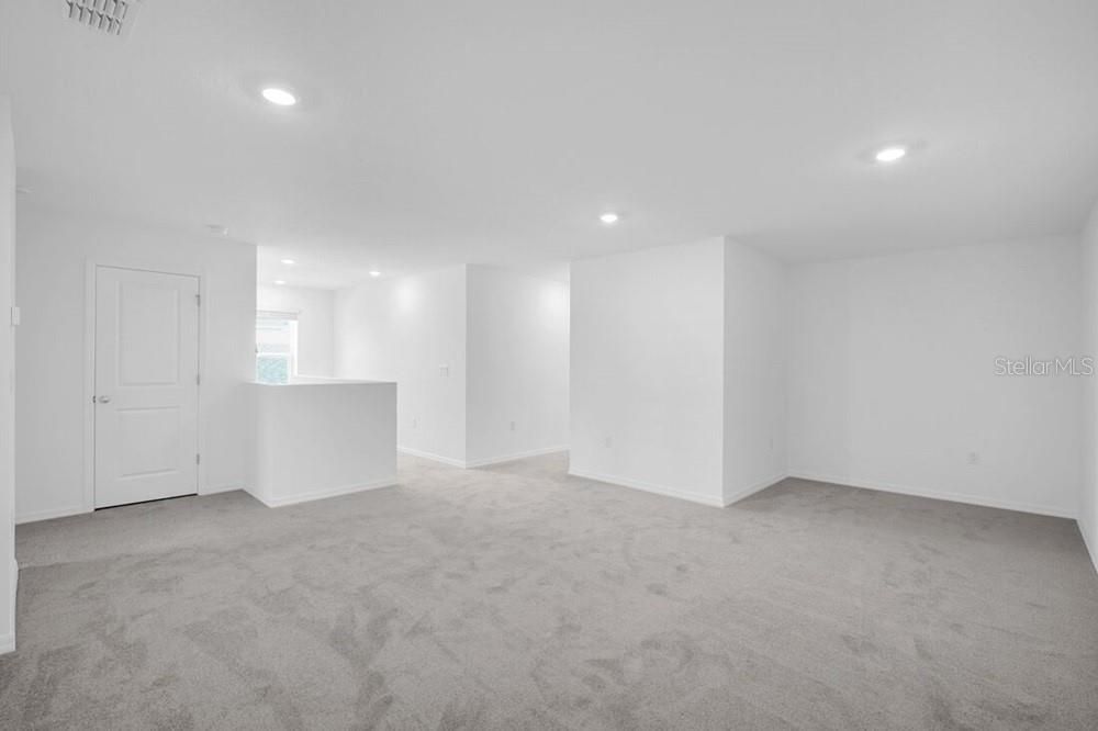 Под контрактом: $379,000 (5 спален, 3 ванн, 2517 Квадратных фут)