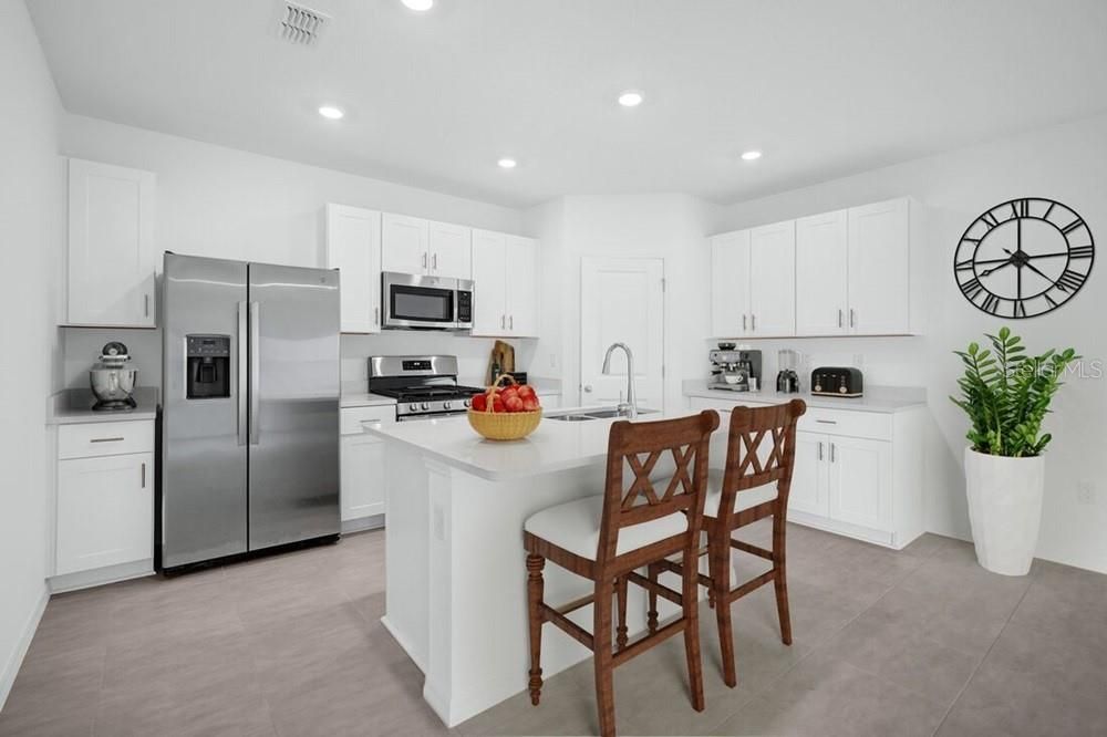 Под контрактом: $379,000 (5 спален, 3 ванн, 2517 Квадратных фут)