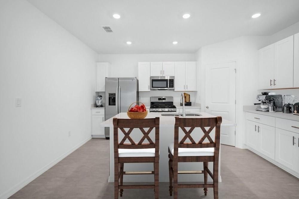 Под контрактом: $379,000 (5 спален, 3 ванн, 2517 Квадратных фут)