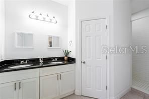 出租: $2,200 (4 贝兹, 2 浴室, 1906 平方英尺)