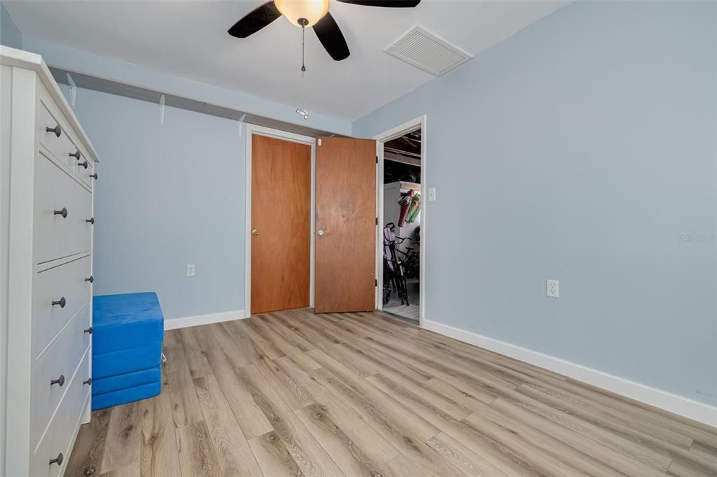 合同活跃: $475,000 (3 贝兹, 2 浴室, 1358 平方英尺)