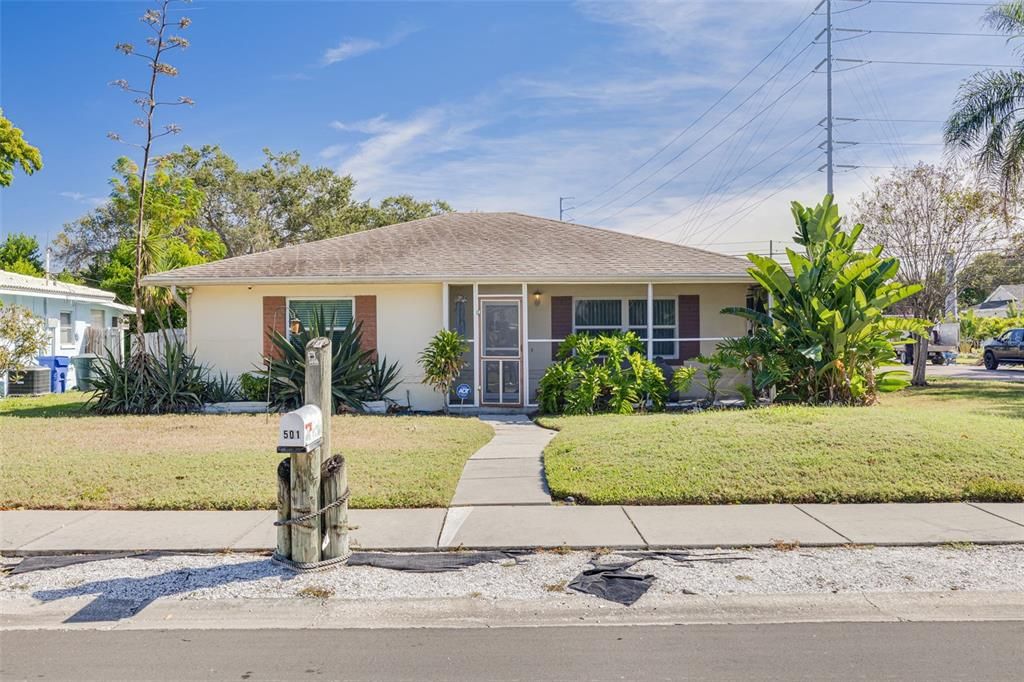 合同活跃: $475,000 (3 贝兹, 2 浴室, 1358 平方英尺)