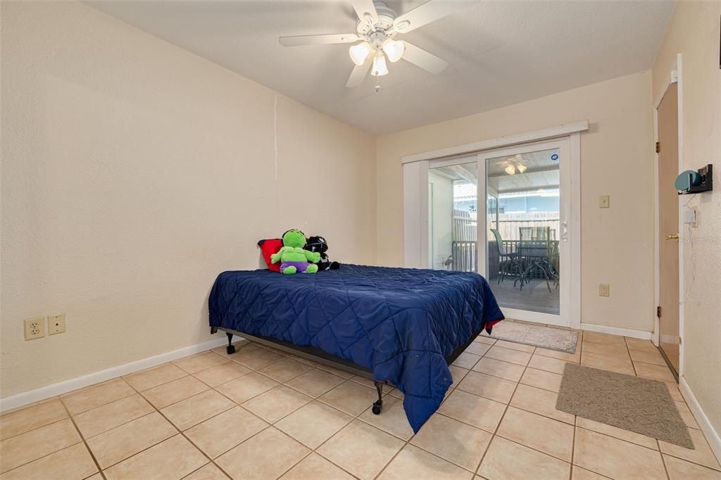 合同活跃: $475,000 (3 贝兹, 2 浴室, 1358 平方英尺)