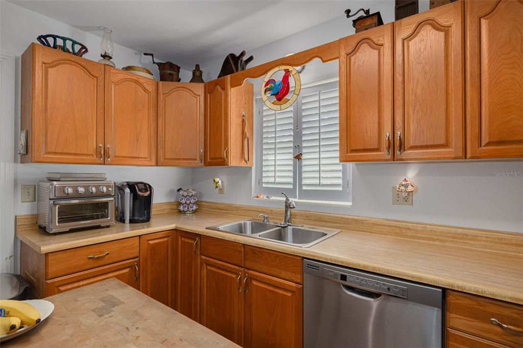 合同活跃: $475,000 (3 贝兹, 2 浴室, 1358 平方英尺)