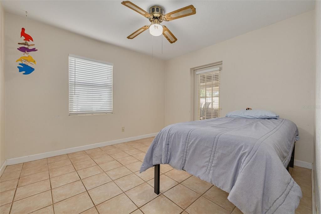 合同活跃: $475,000 (3 贝兹, 2 浴室, 1358 平方英尺)