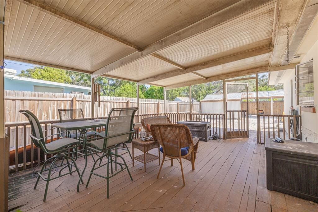 合同活跃: $475,000 (3 贝兹, 2 浴室, 1358 平方英尺)