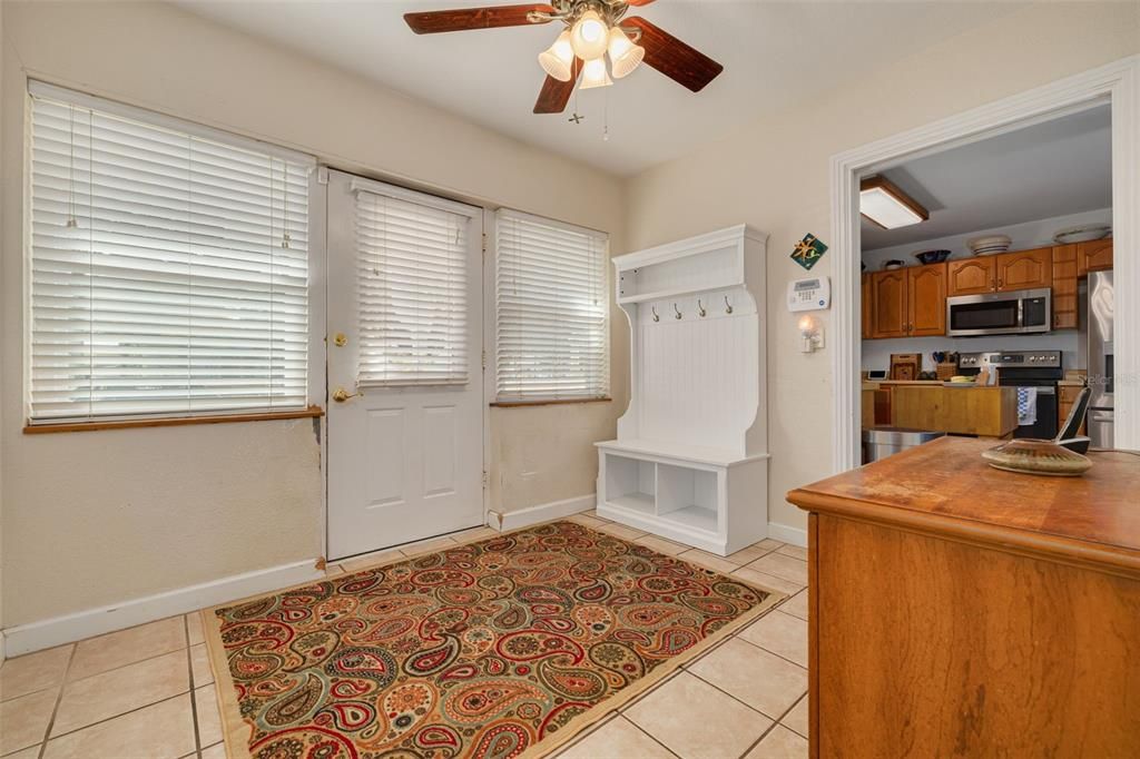 合同活跃: $475,000 (3 贝兹, 2 浴室, 1358 平方英尺)