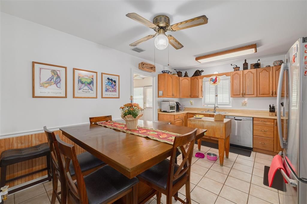 合同活跃: $475,000 (3 贝兹, 2 浴室, 1358 平方英尺)