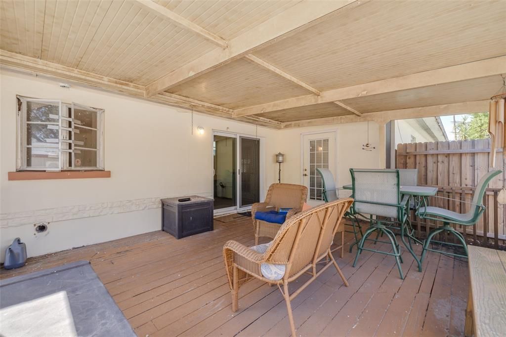 合同活跃: $475,000 (3 贝兹, 2 浴室, 1358 平方英尺)