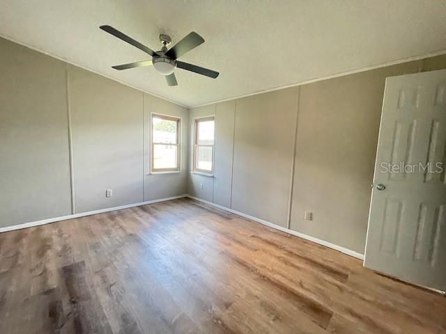 出租: $1,750 (2 贝兹, 1 浴室, 936 平方英尺)