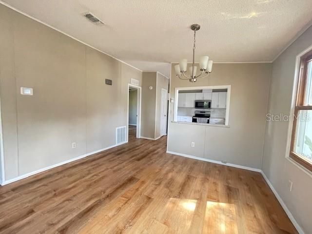 出租: $1,750 (2 贝兹, 1 浴室, 936 平方英尺)