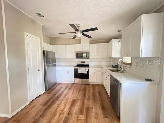 出租: $1,750 (2 贝兹, 1 浴室, 936 平方英尺)