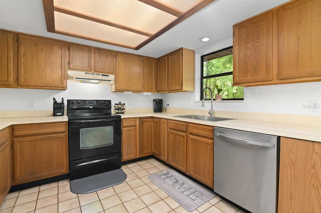 For Sale: $964,900 (6 beds, 3 baths, 3590 Square Feet)