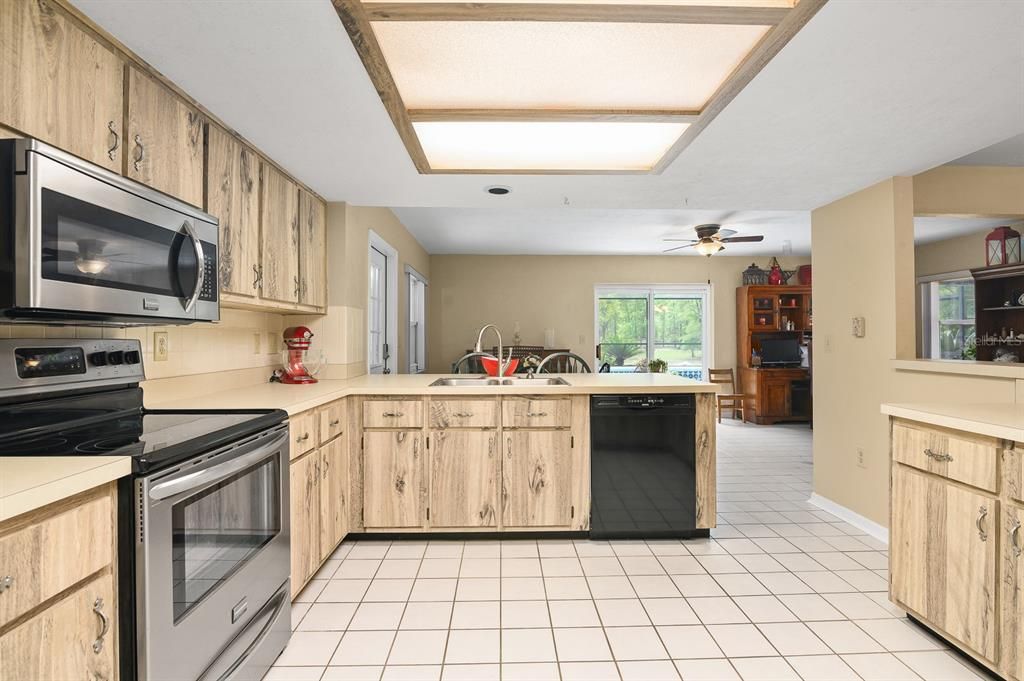 For Sale: $964,900 (6 beds, 3 baths, 3590 Square Feet)