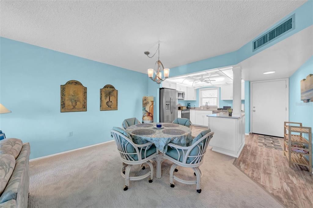 Active With Contract: $235,000 (2 beds, 2 baths, 1040 Square Feet)