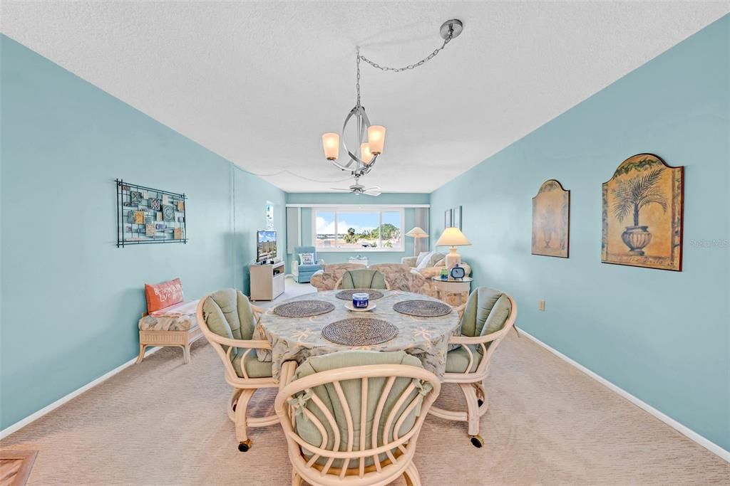 Active With Contract: $235,000 (2 beds, 2 baths, 1040 Square Feet)