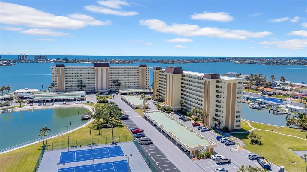 Active With Contract: $235,000 (2 beds, 2 baths, 1040 Square Feet)