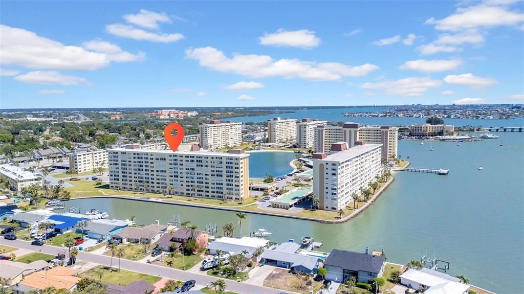 Active With Contract: $235,000 (2 beds, 2 baths, 1040 Square Feet)