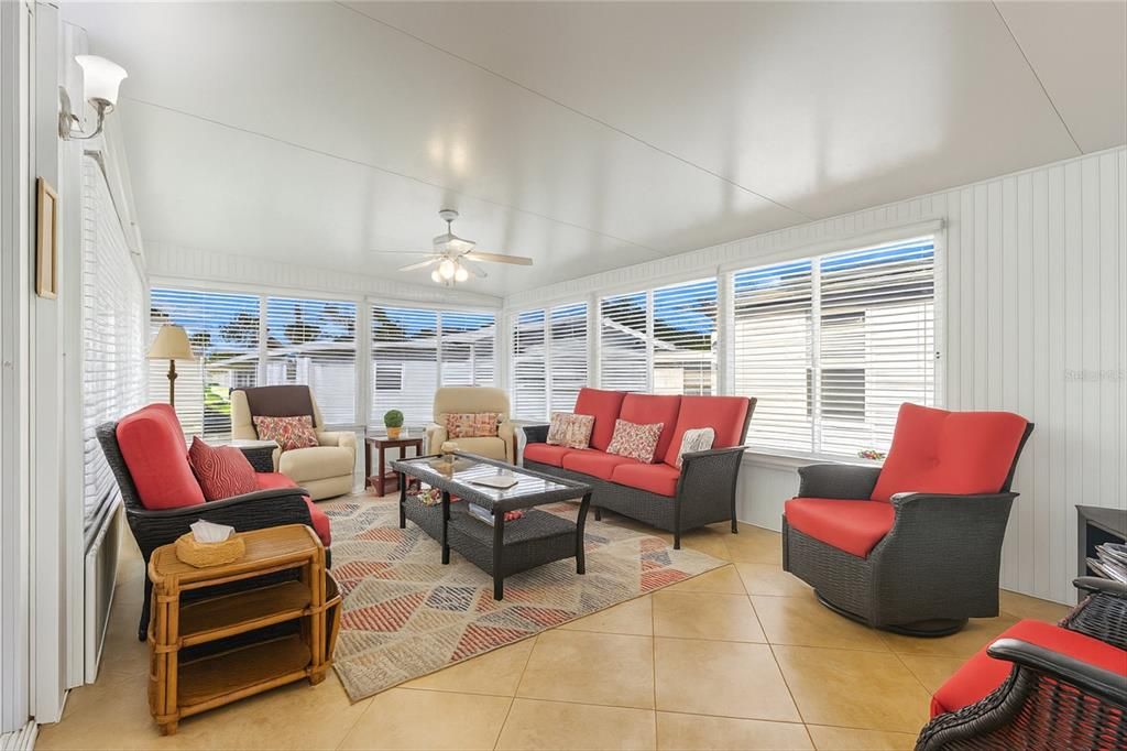 For Sale: $225,000 (2 beds, 2 baths, 1269 Square Feet)