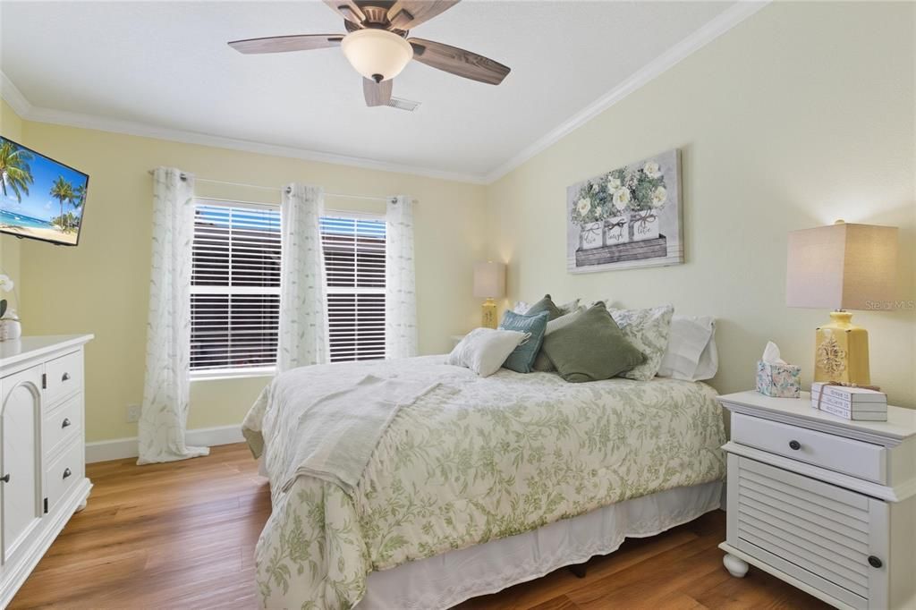 For Sale: $225,000 (2 beds, 2 baths, 1269 Square Feet)