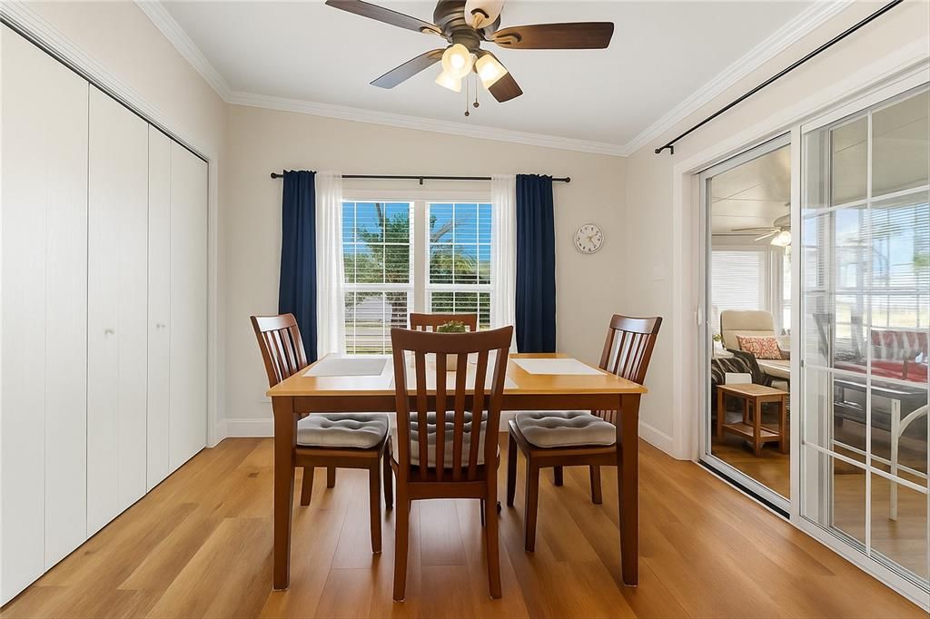 For Sale: $225,000 (2 beds, 2 baths, 1269 Square Feet)