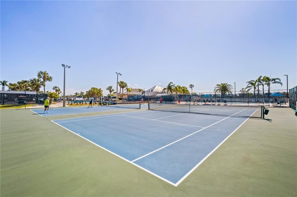 For Sale: $225,000 (2 beds, 2 baths, 1269 Square Feet)