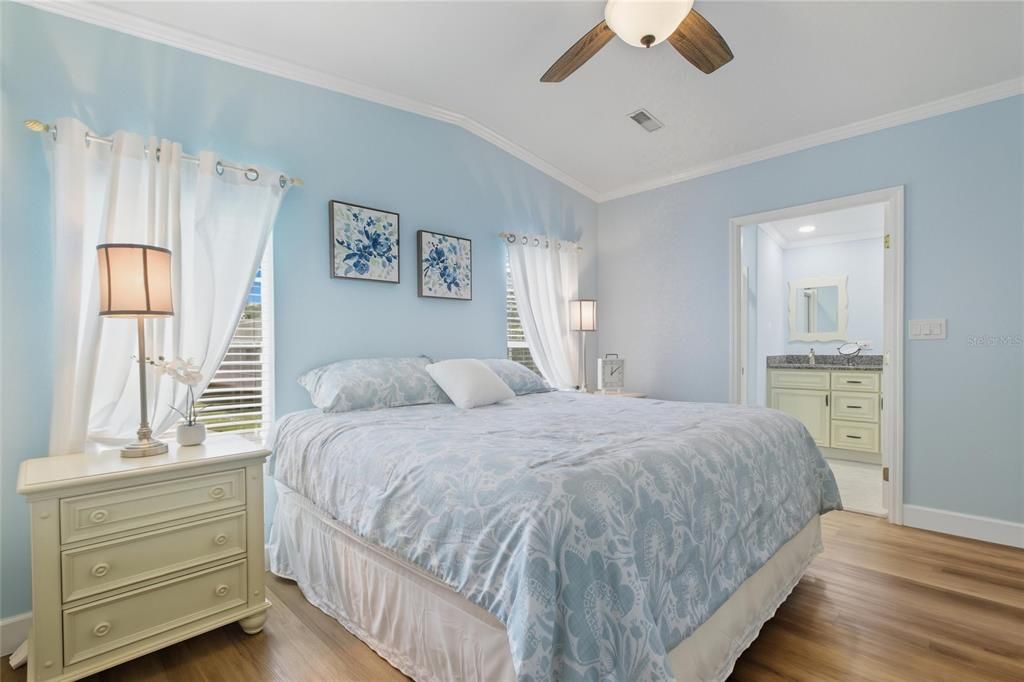 For Sale: $225,000 (2 beds, 2 baths, 1269 Square Feet)