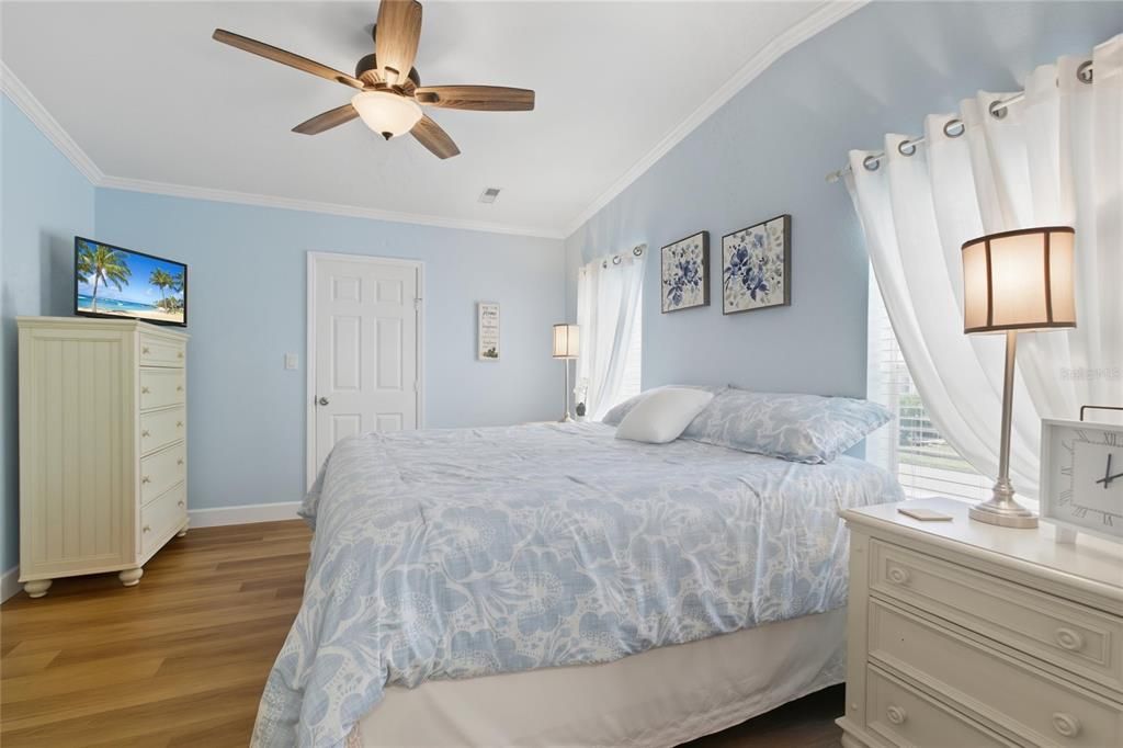 For Sale: $225,000 (2 beds, 2 baths, 1269 Square Feet)